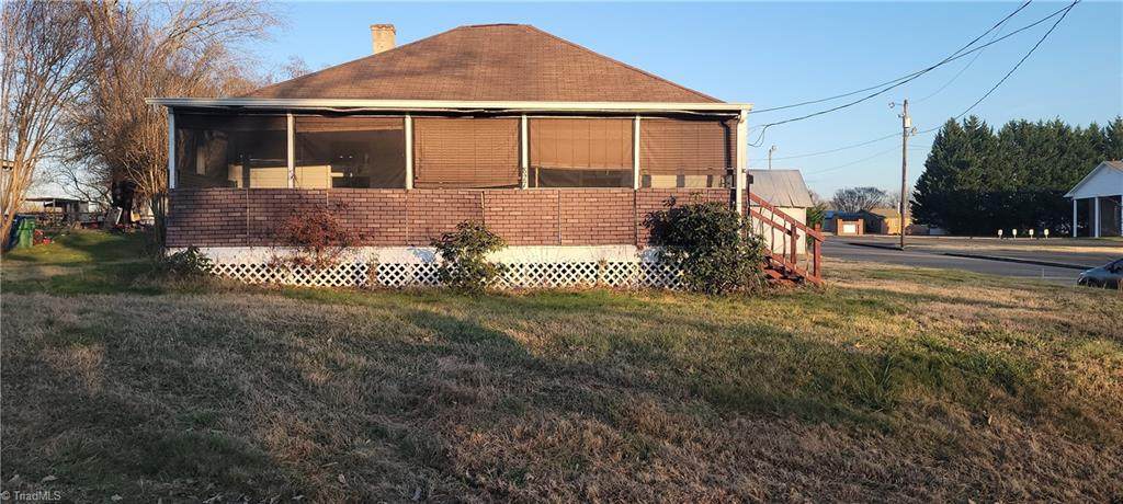 827 Davis Street - Photo 1