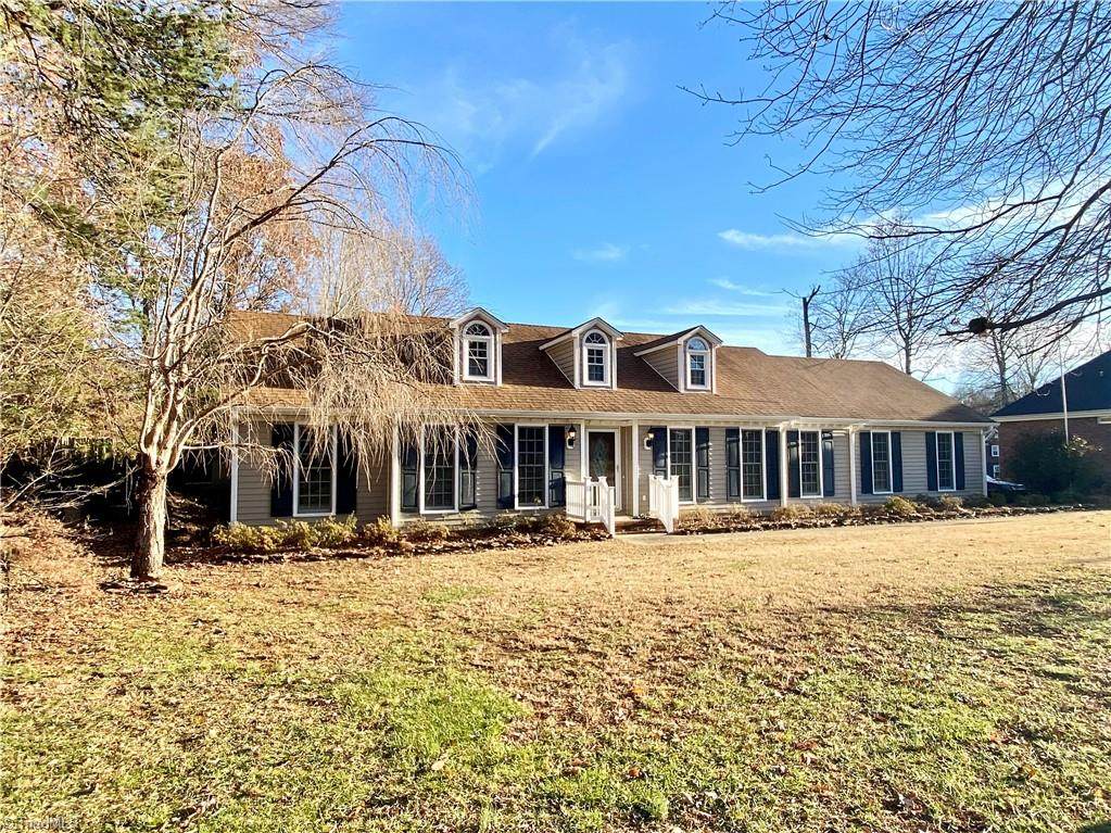 518 Brookview Drive - Photo 1