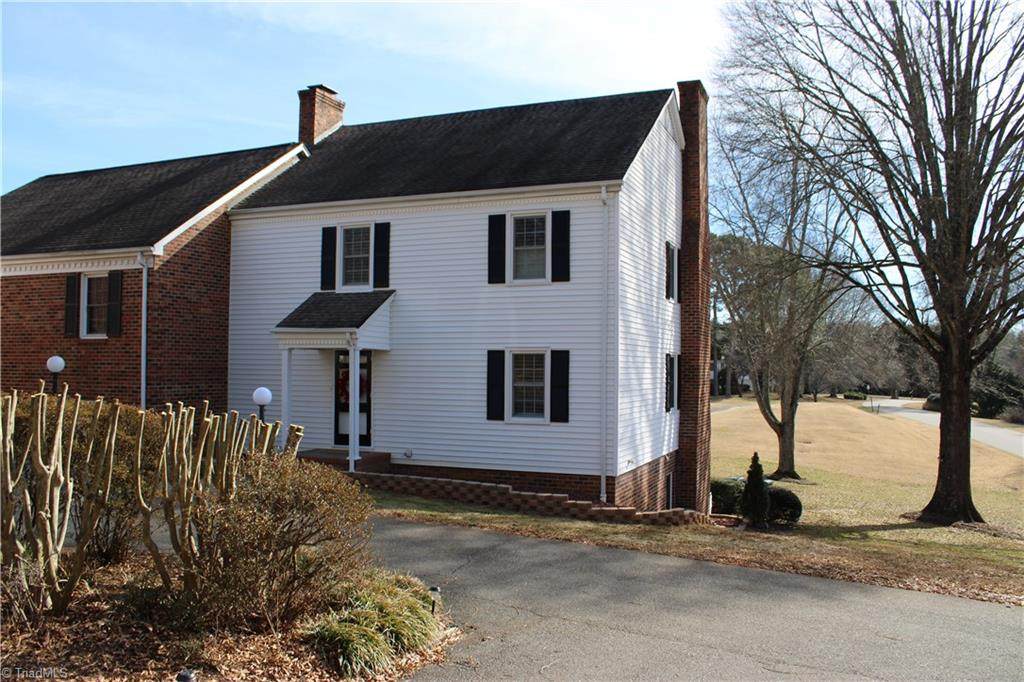 330 Cross Creek Drive - Photo 1