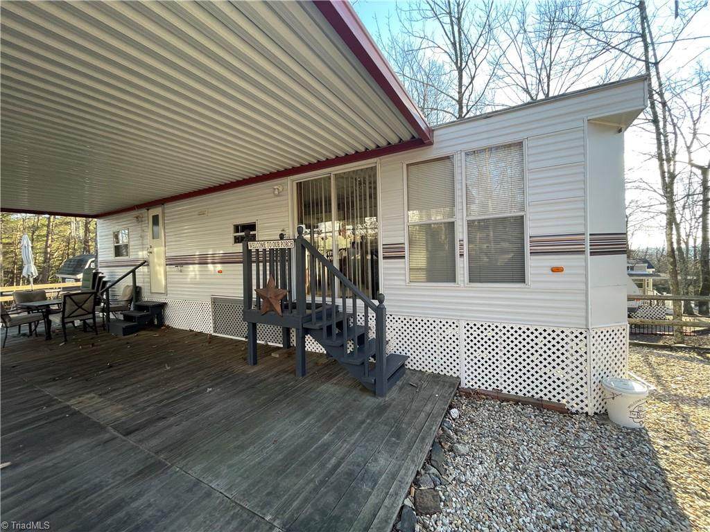 140 Dogwood Circle - Photo 1
