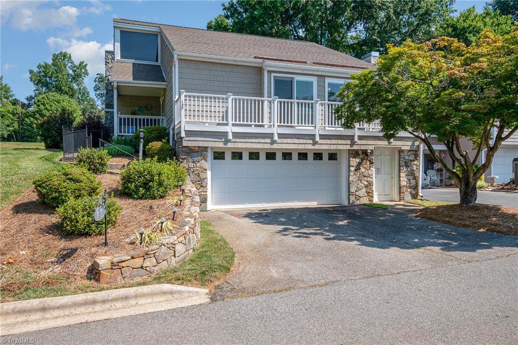 137 Golfview Drive - Photo 1