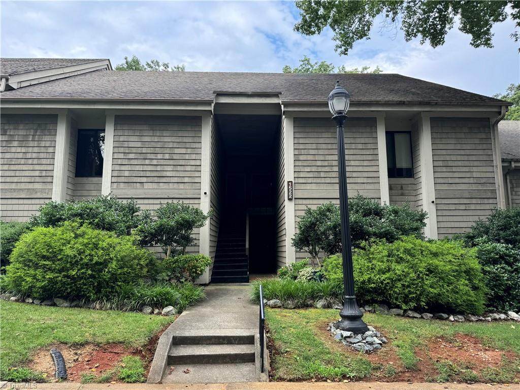 1522 Benjamin Parkway - Photo 1