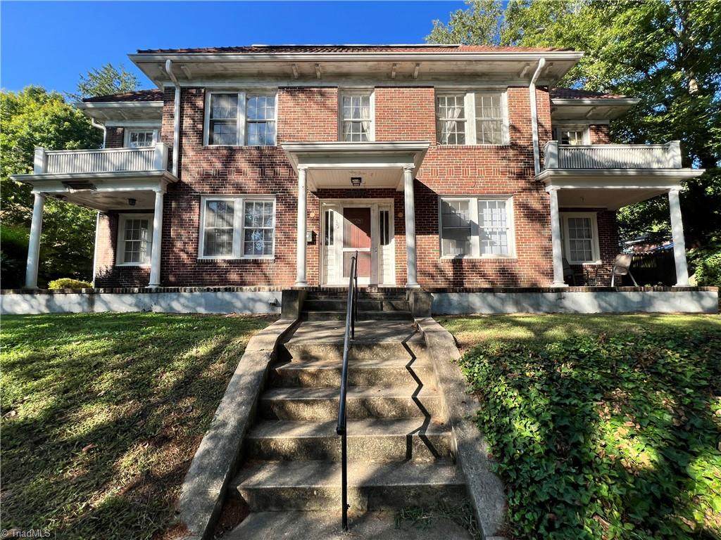 202 Hawthorne Road - Photo 1