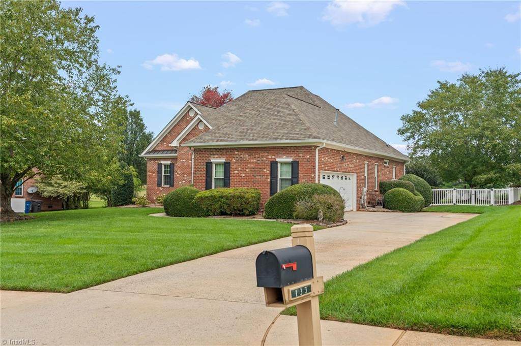 133 Fox Den Circle - Photo 1