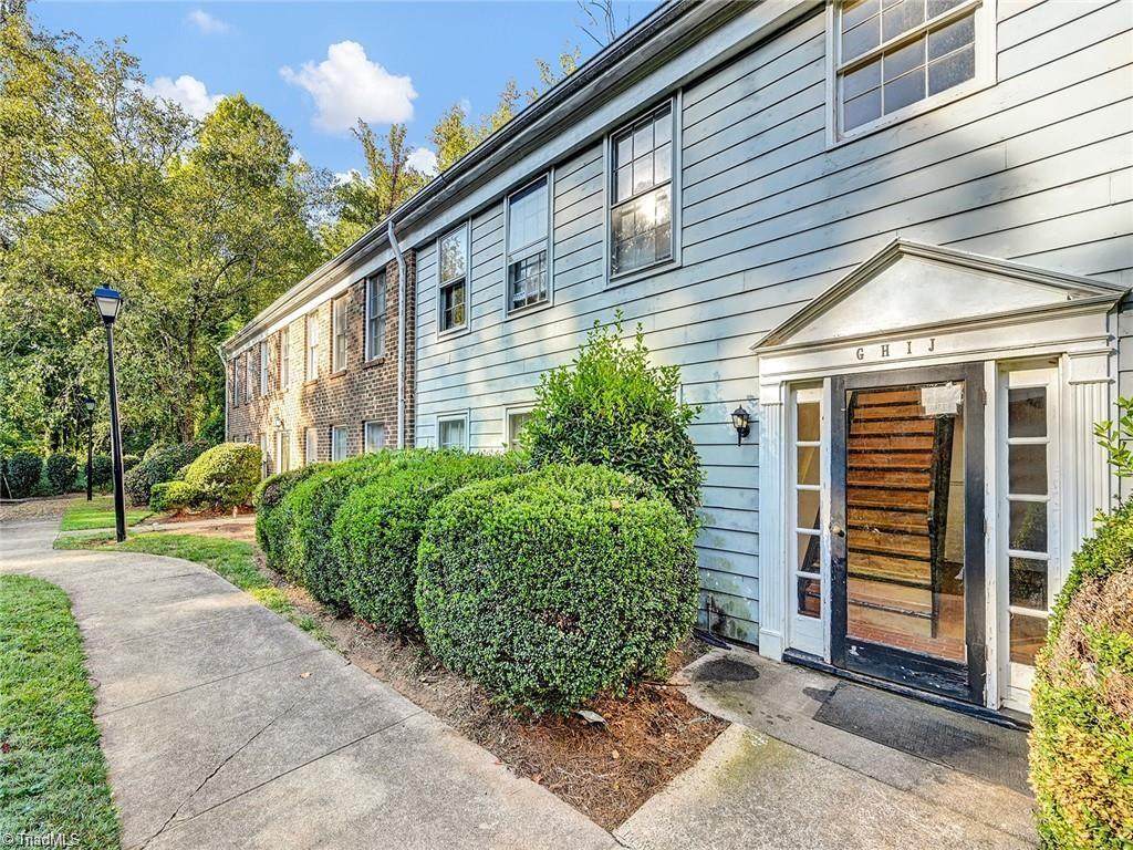 2821 Bleeker Square - Photo 1