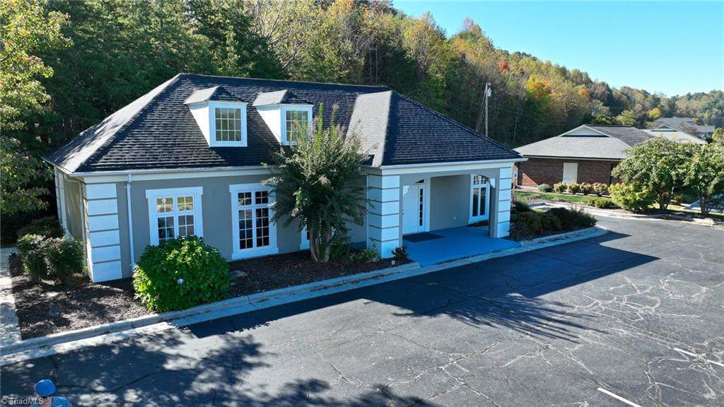 1500 Meadowview Drive - Photo 1
