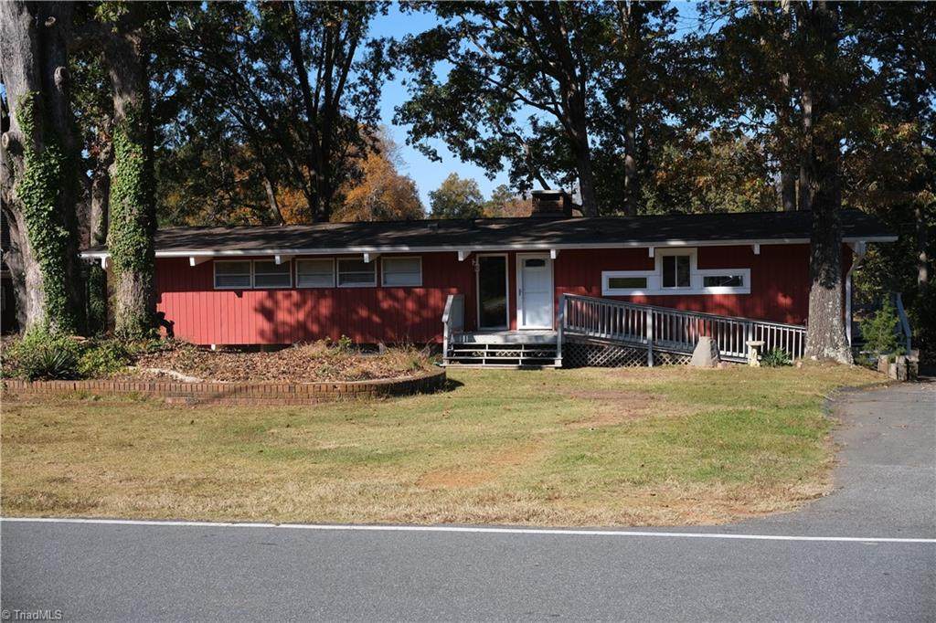 2011 Lynwood Drive - Photo 1