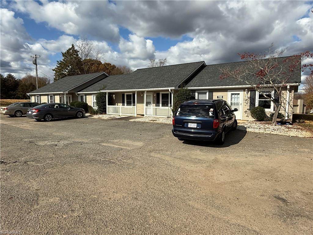 705 Meadowbrook Drive - Photo 1