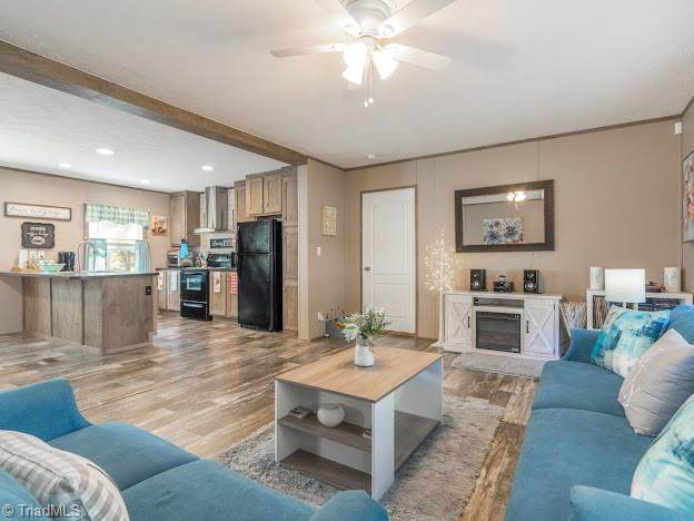 253 Wedgewood Drive - Photo 1