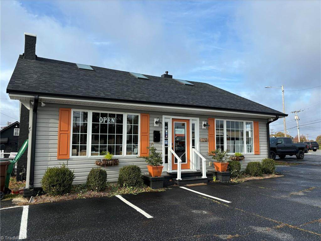 1213 Johnson Street - Photo 1