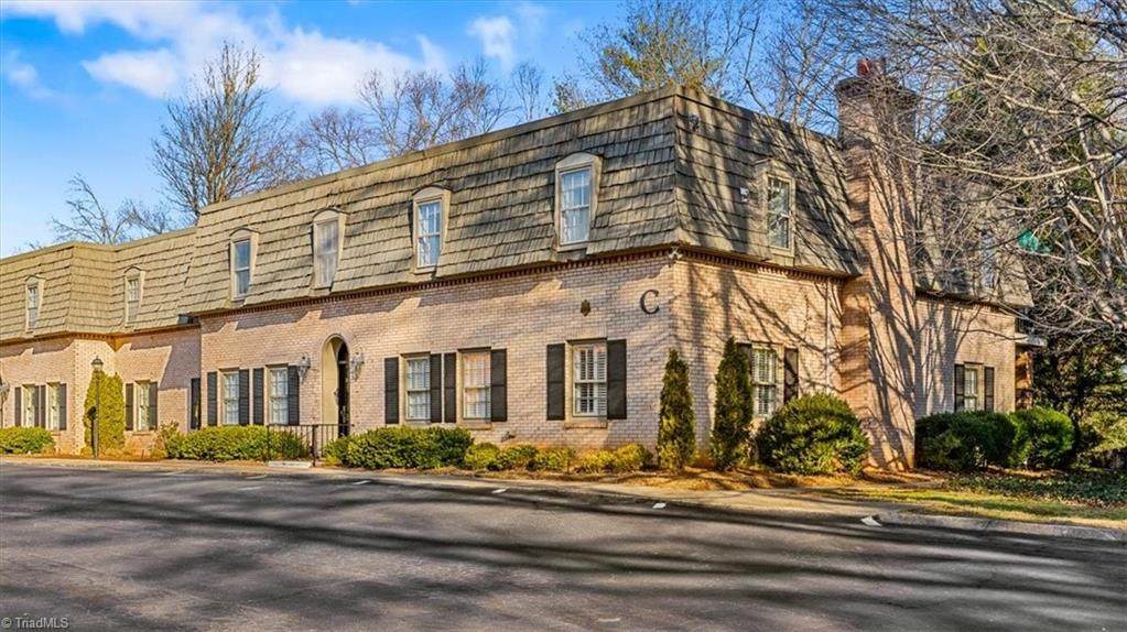 1833 Banking Street - Photo 1