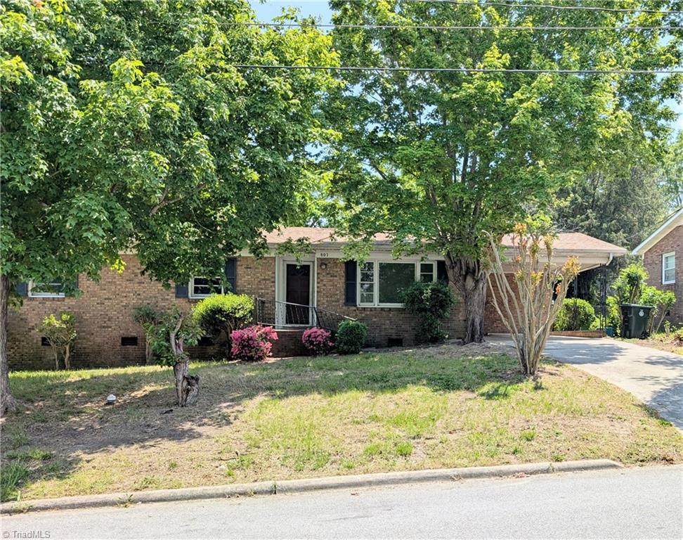 807 Mary James Avenue - Photo 1