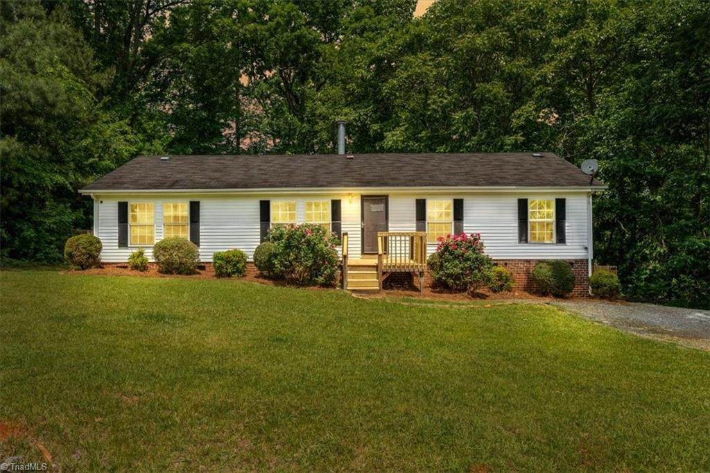 1004 Candlewood Circle - Photo 1