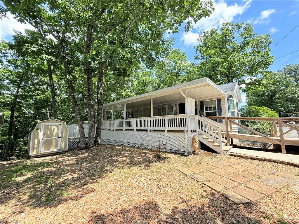 438 Dogwood Circle - Photo 1