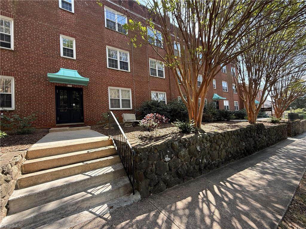 1318 Glade Street - Photo 1