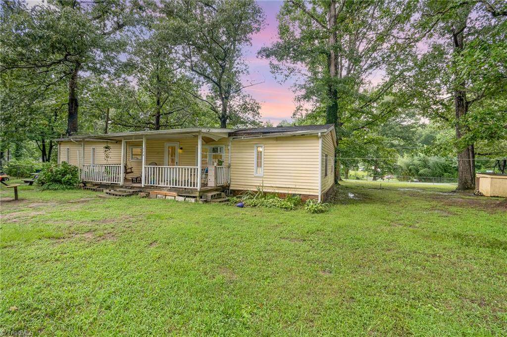 324 Colonial Loop - Photo 1
