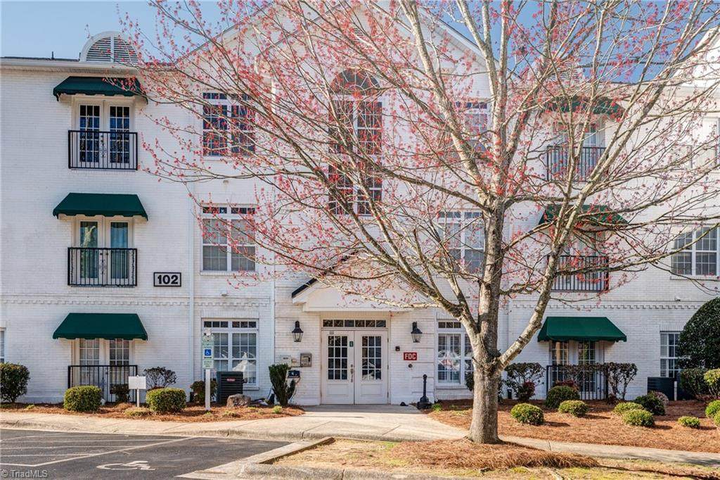 102 Sunset Circle - Photo 1