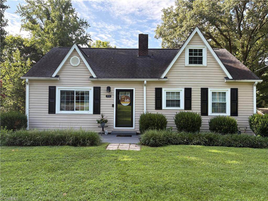 1910 Darwick Road - Photo 1