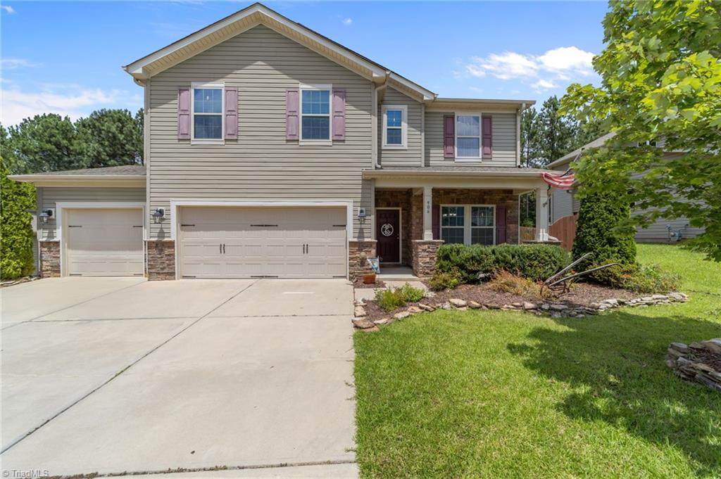 906 Sugar Tree Drive - Photo 1