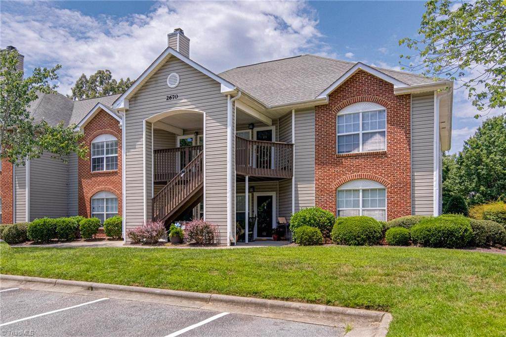 2670 Ingleside Drive - Photo 1