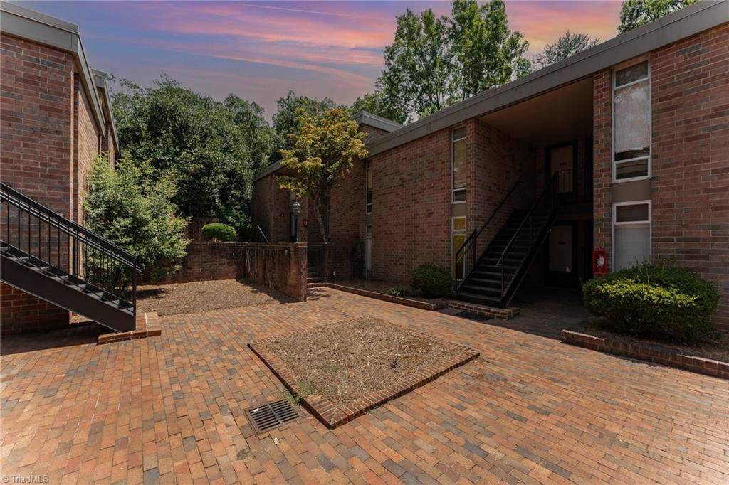 1757 Hawthorne Road - Photo 1