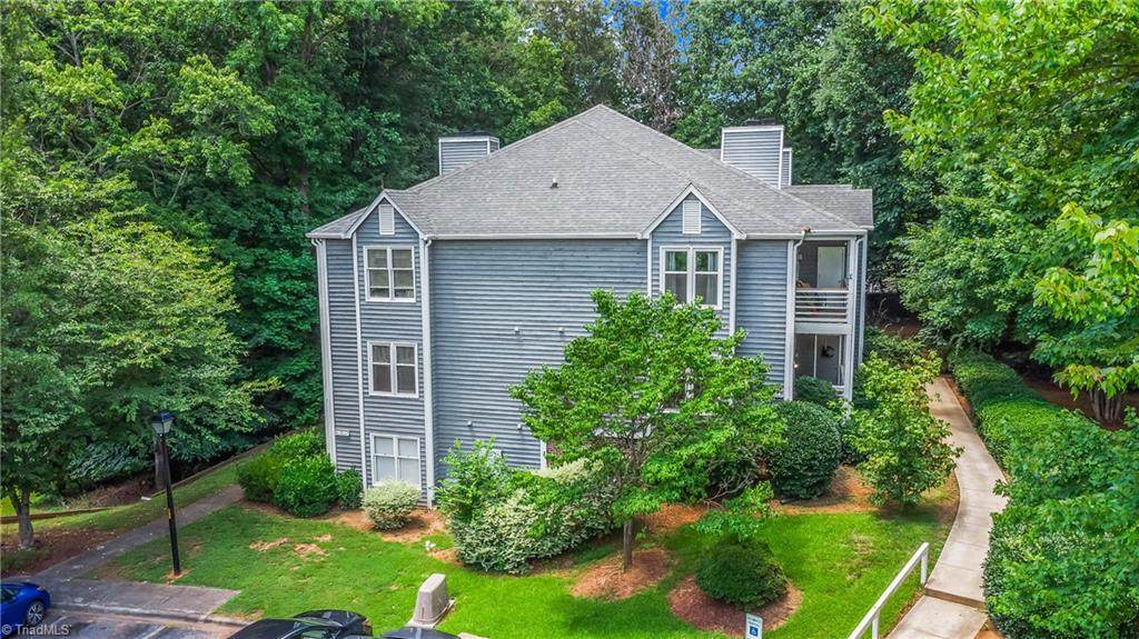 326 Meadows Circle - Photo 1