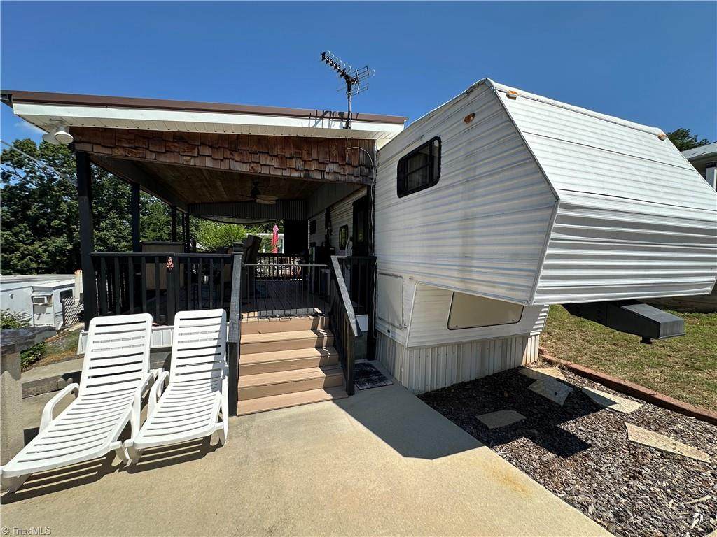104 Robin Lane - Photo 1