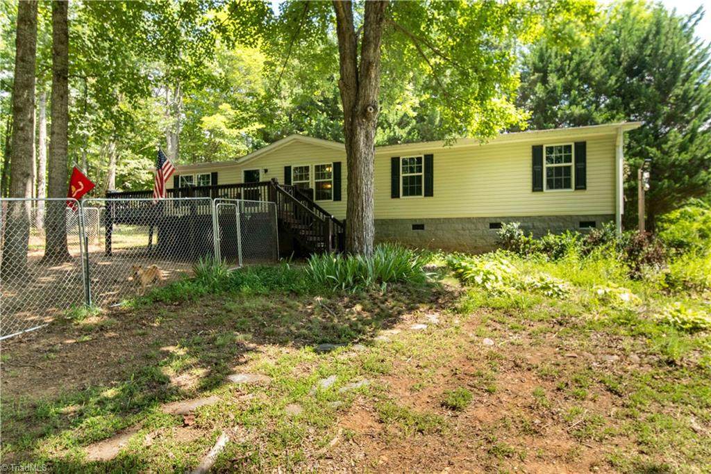 141 Happy Lane - Photo 1