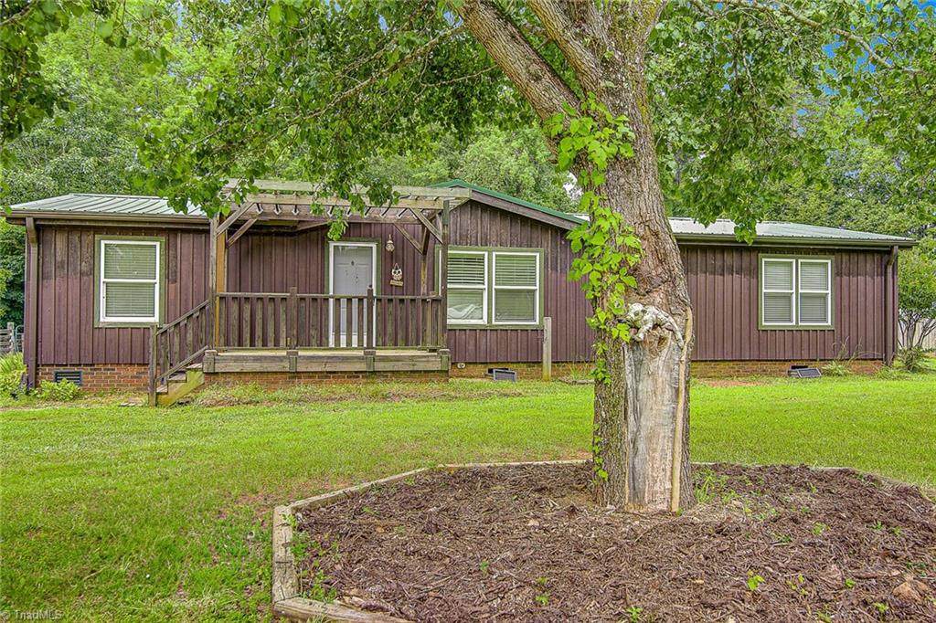 5165 Woodleaf Road - Photo 1