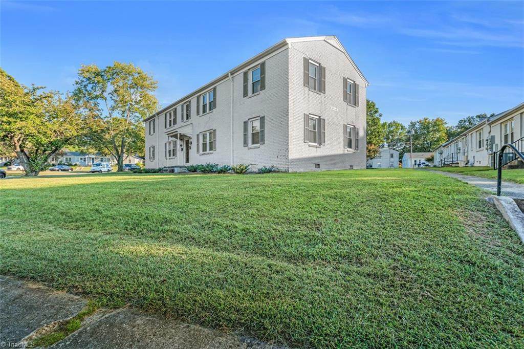 1700 Roslyn Drive - Photo 1