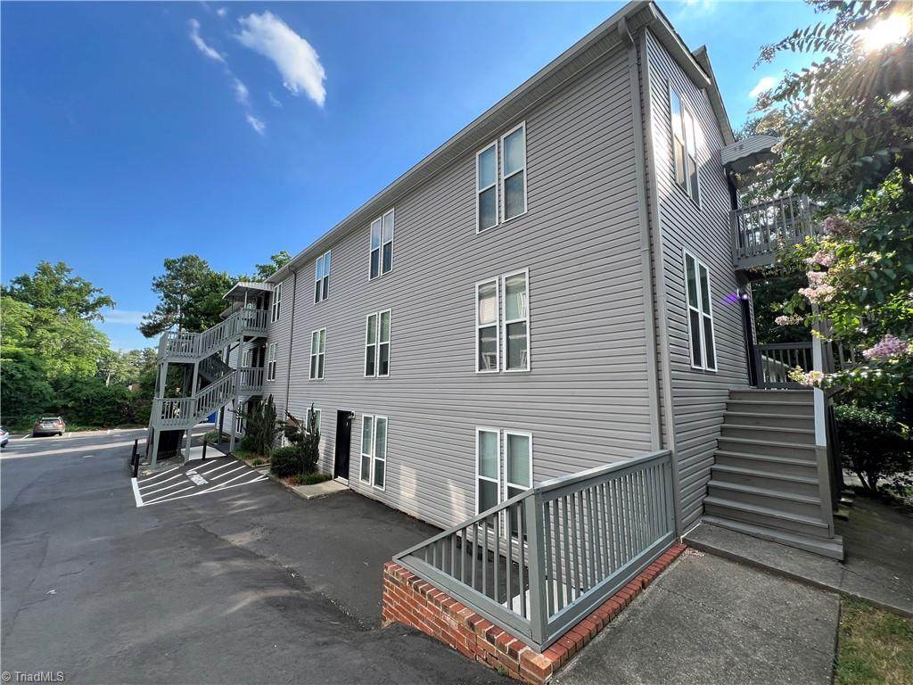 1426 Glade Street - Photo 1