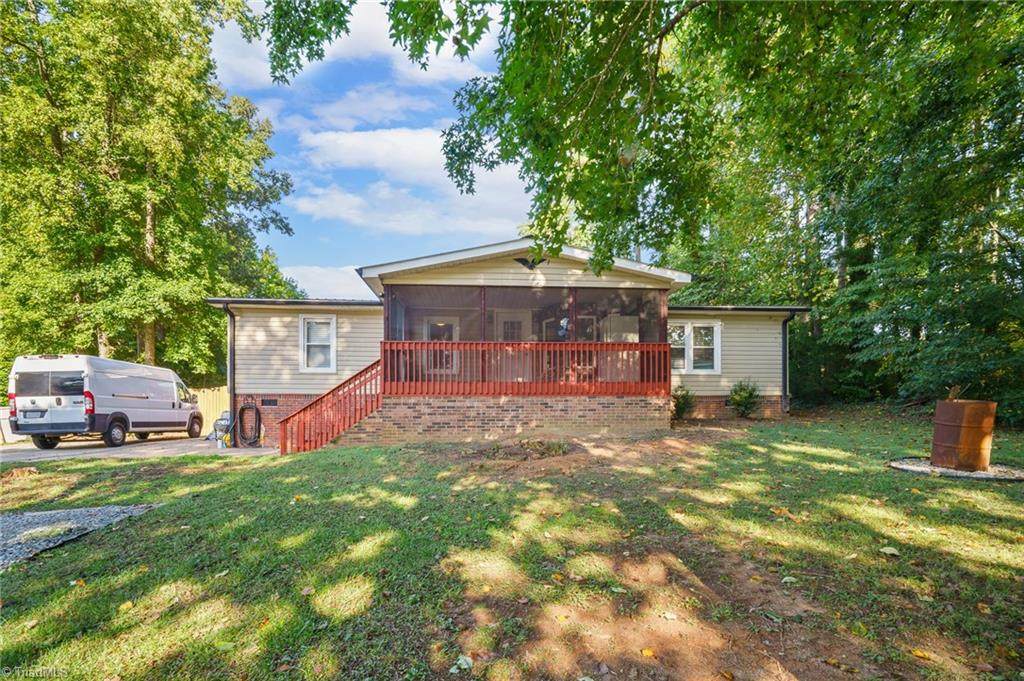 418 Nottingham Drive - Photo 1