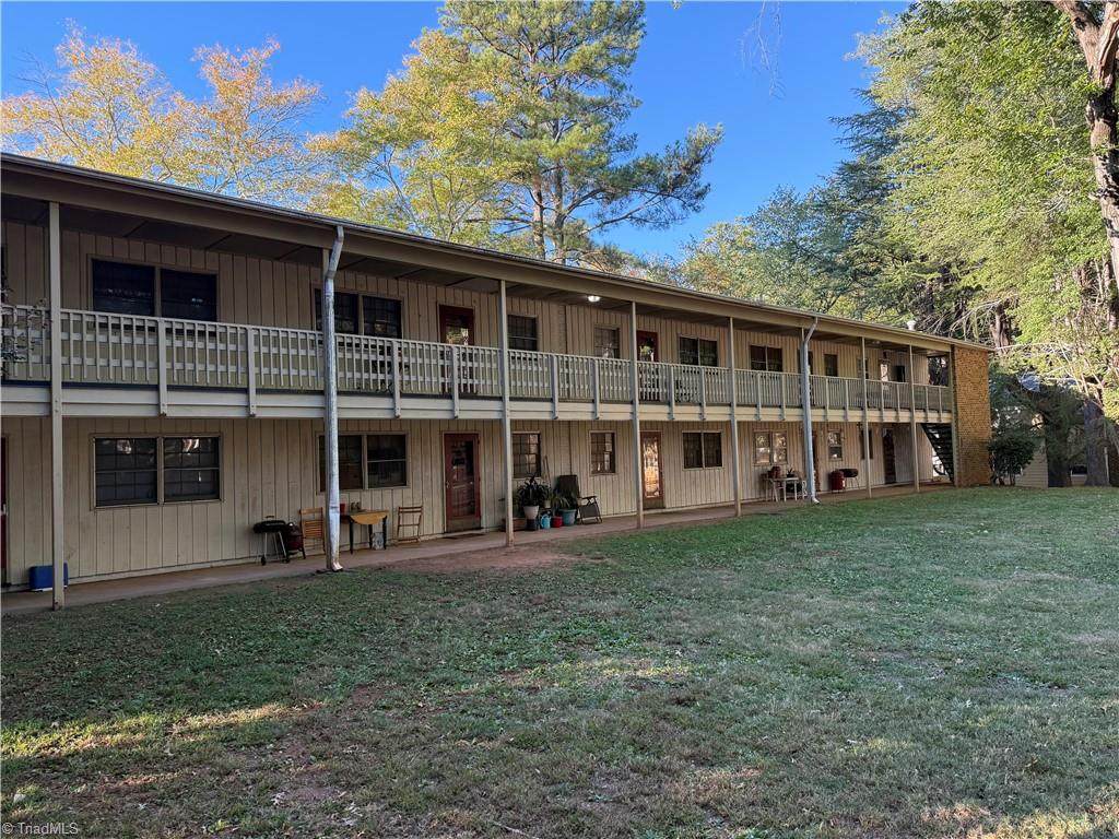 2820 Pelham Place - Photo 1