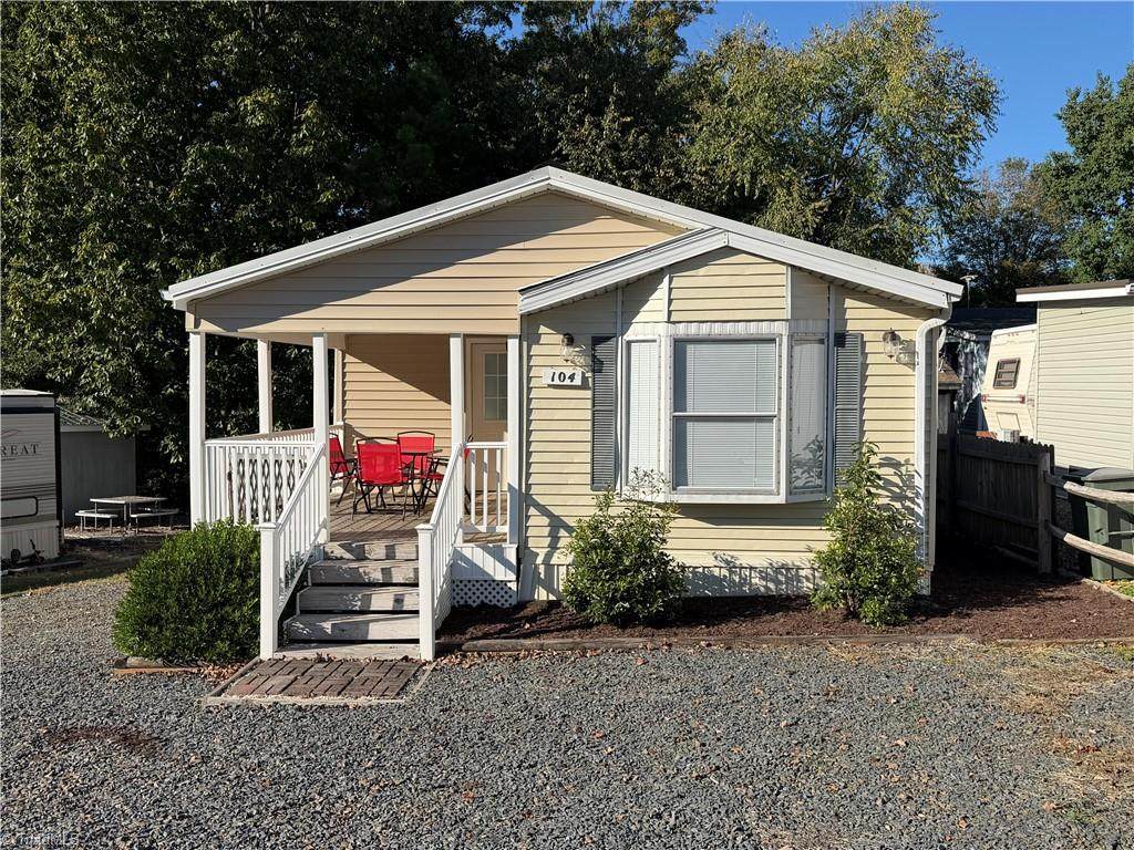 104 Humming Bird Circle - Photo 1