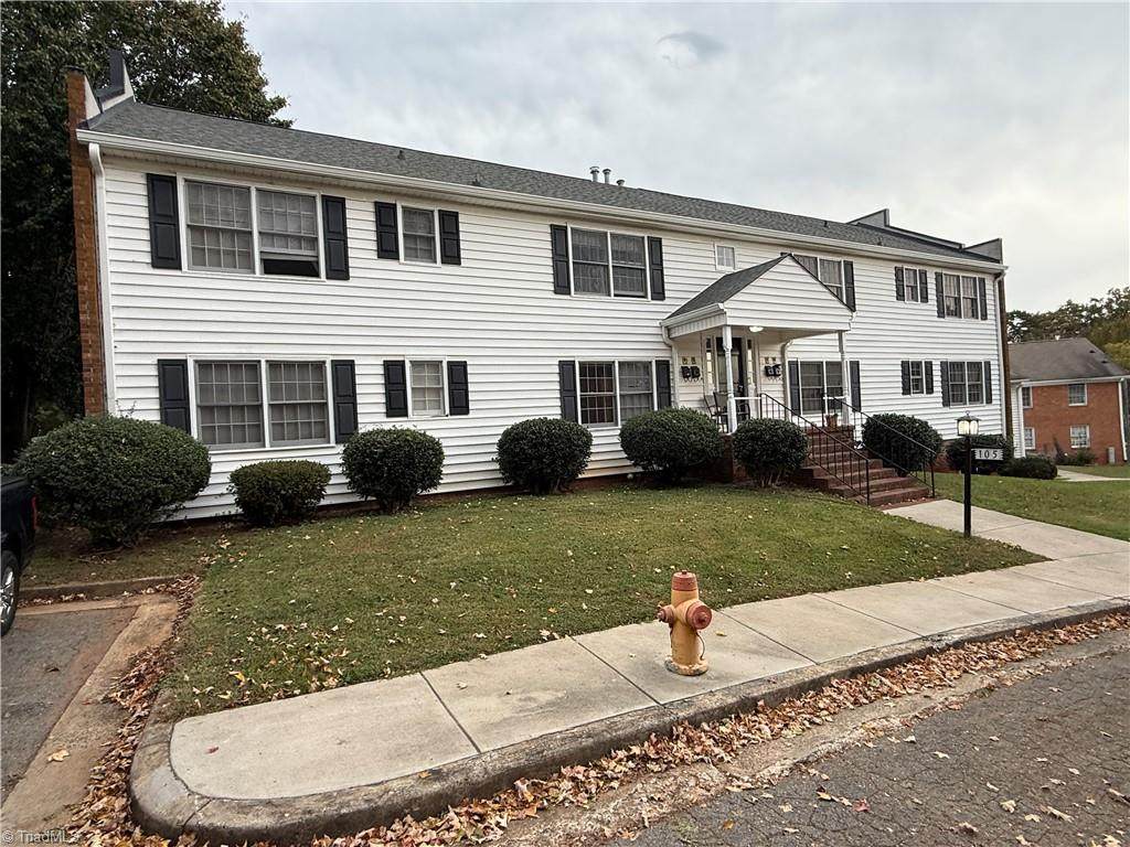 105 Westgate Circle - Photo 1