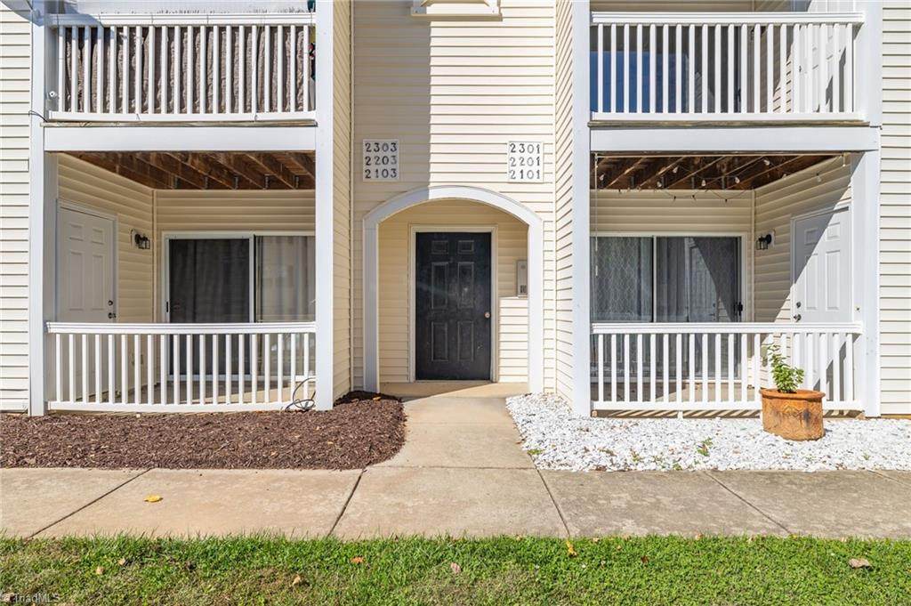 2201 Lambeth Farm Lane - Photo 1