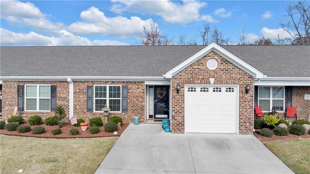 105 Oak Ridge Drive - Photo 1