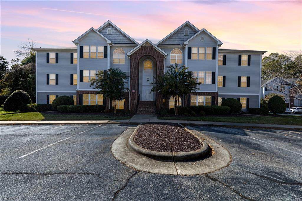 3698 Cotswold Avenue - Photo 1