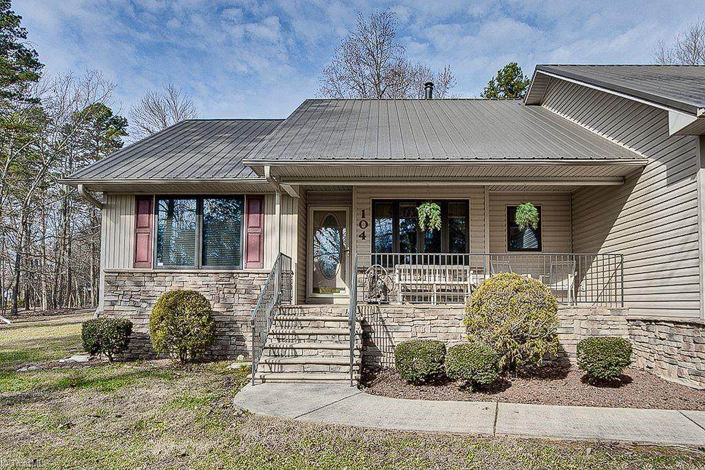 104 Willowbrook Drive - Photo 1