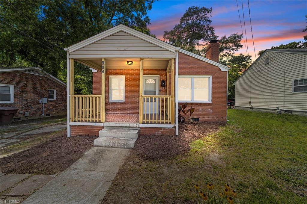 908 Lincoln Street - Photo 1