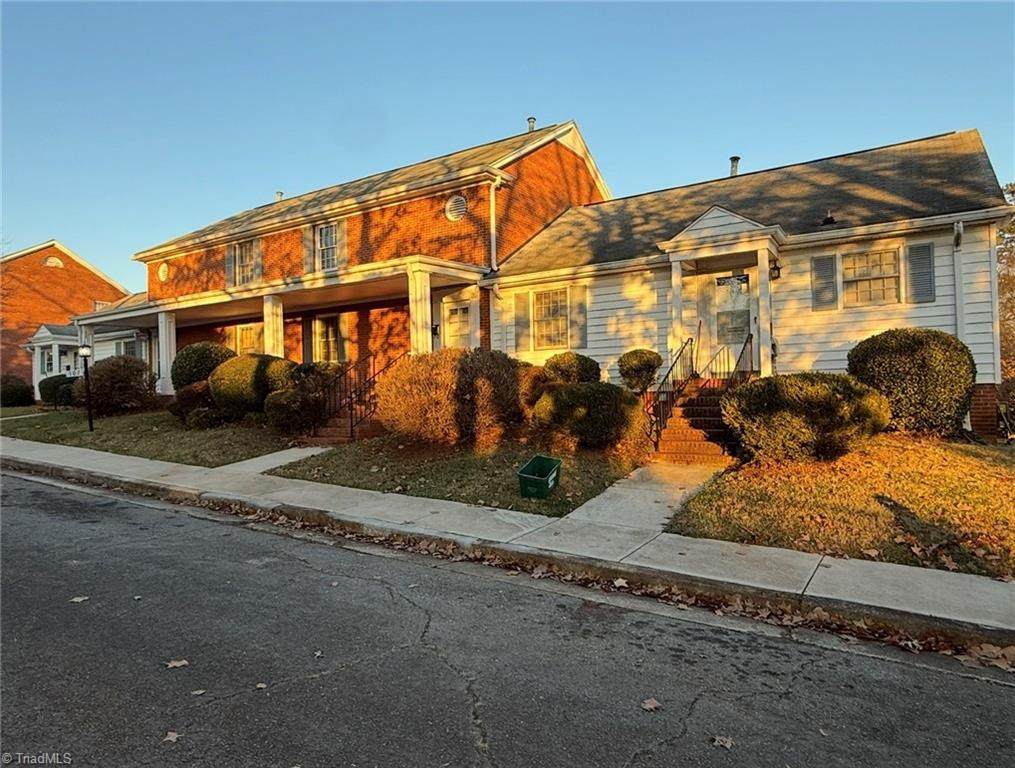 107 Westgate Circle - Photo 1