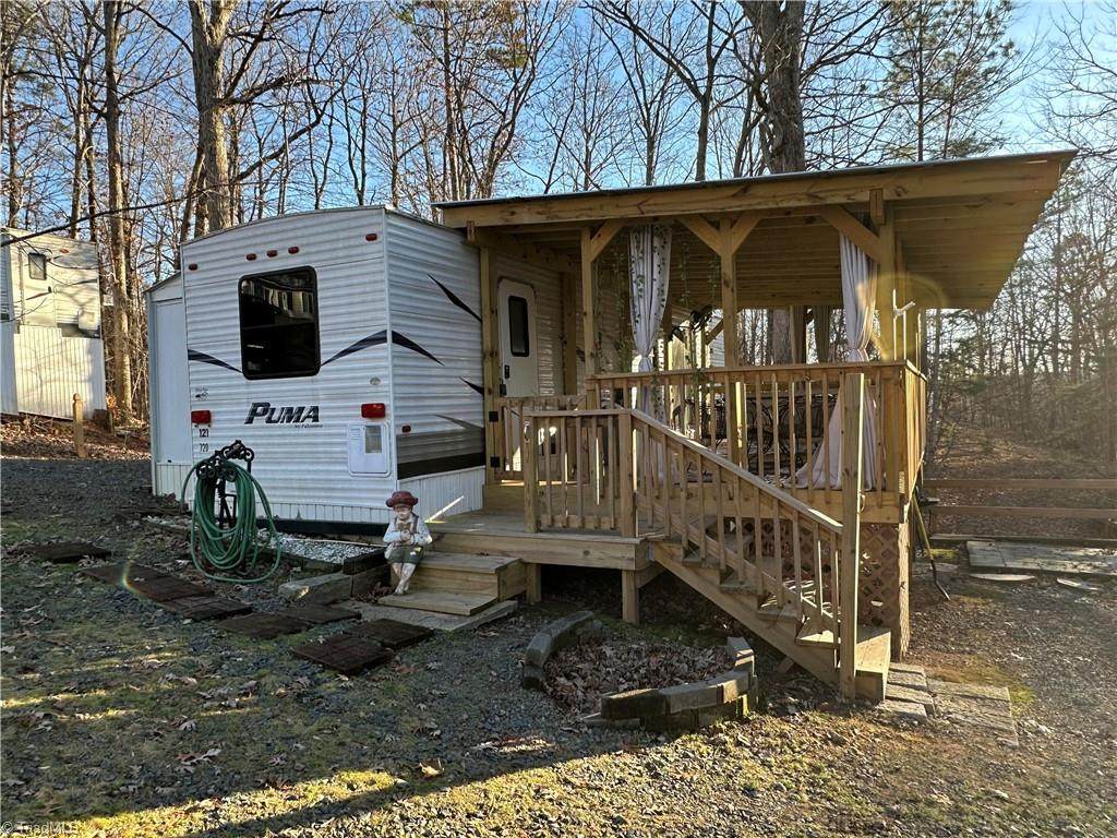 121 Sparrow Lane - Photo 1