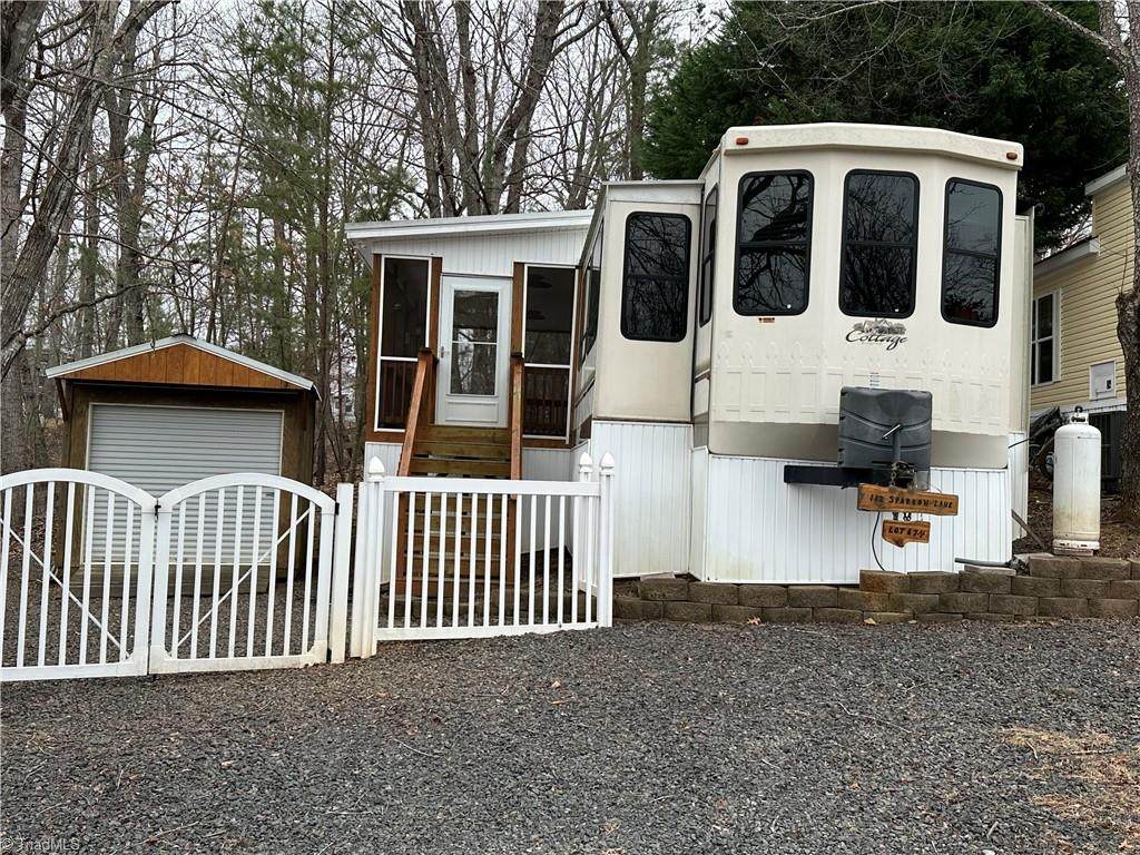 112 Sparrow Lane - Photo 1