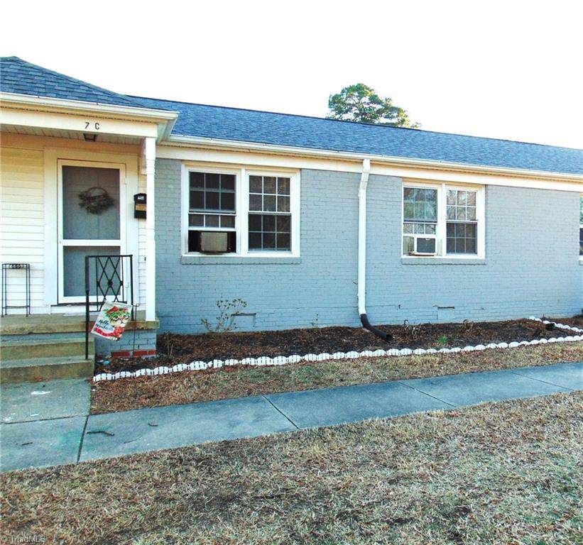 1400 Roslyn Drive - Photo 1