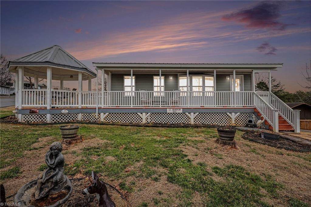 121 Grand View Drive - Photo 1