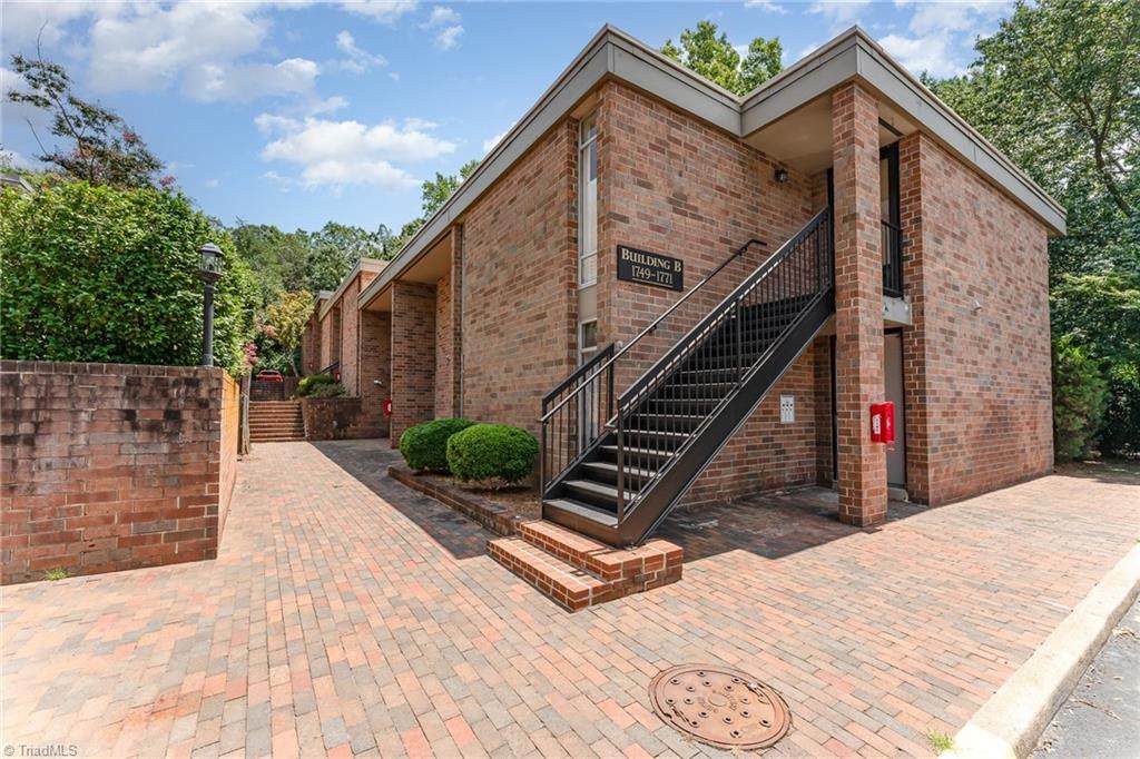 1757 Hawthorne Road - Photo 1