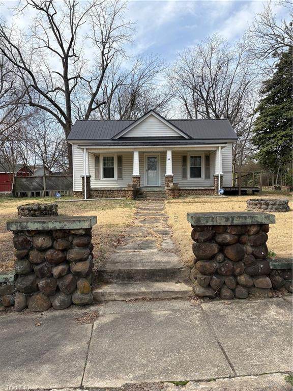 1104 Barnes Street - Photo 1