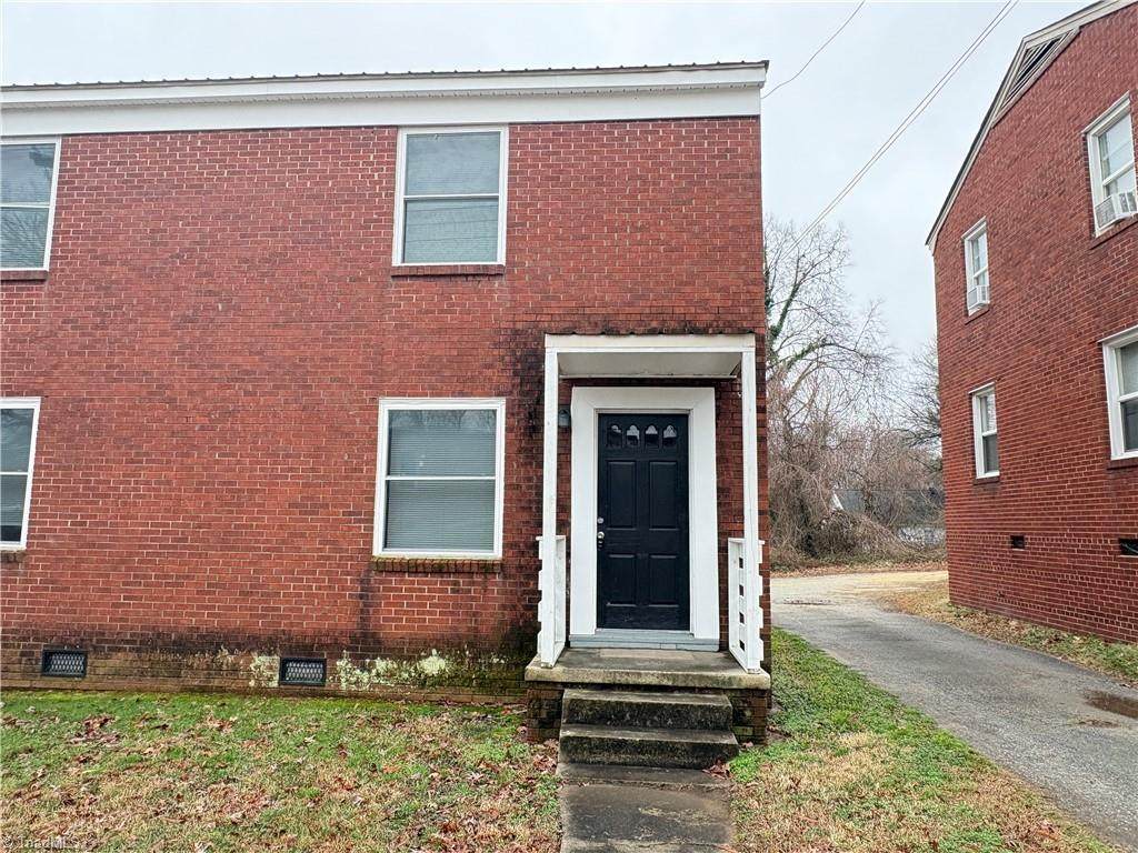 711 Chestnut Drive - Photo 1