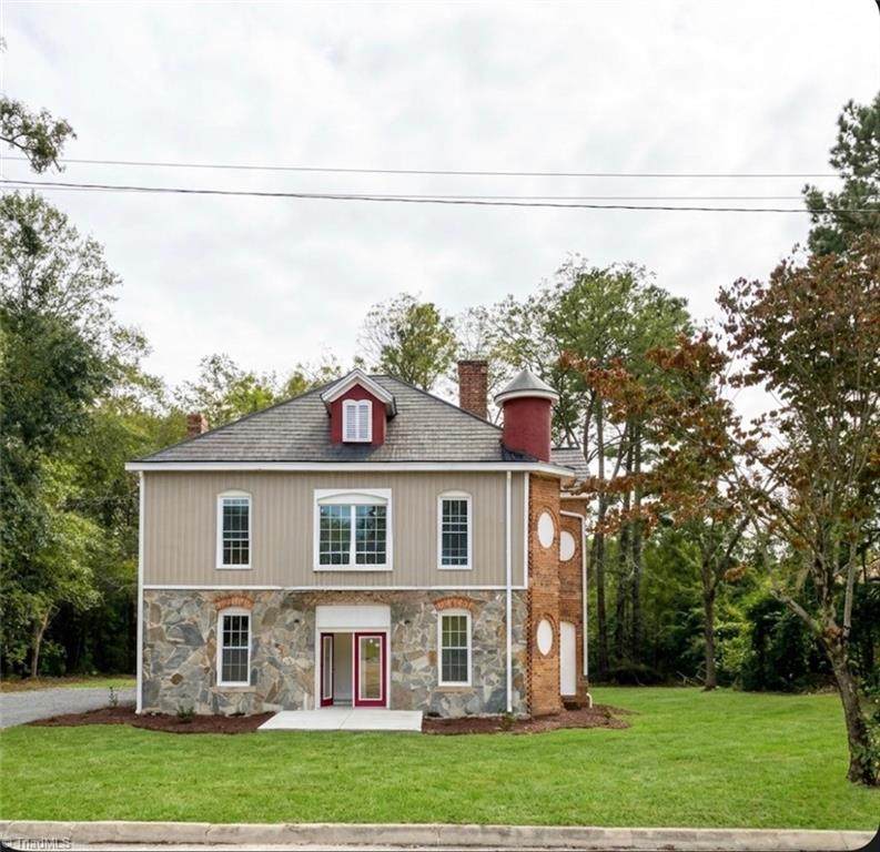 212 Martin Street - Photo 1