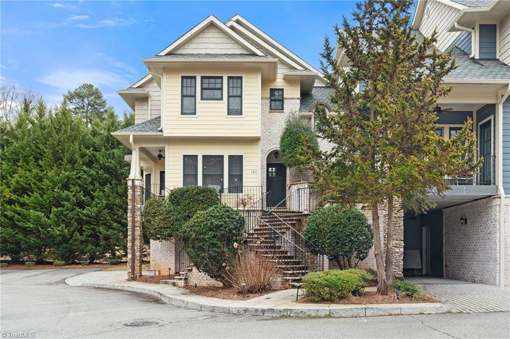 160 Park Pointe Circle - Photo 1